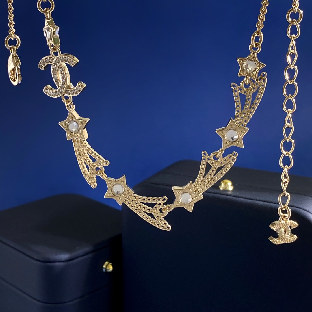 Martin Graham pendant necklace in polished metal-tone – side detail