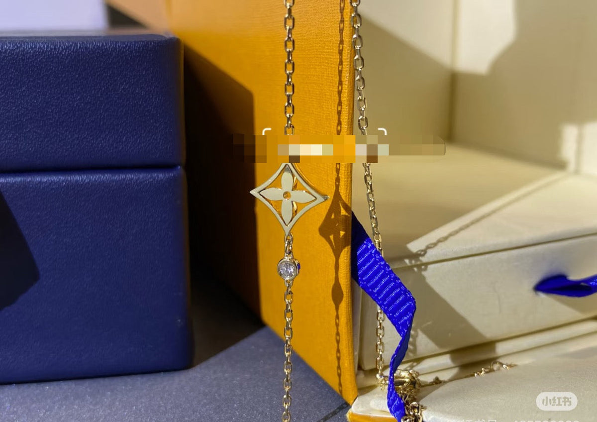 Martin Graham pendant necklace in polished metal-tone – close-up detail