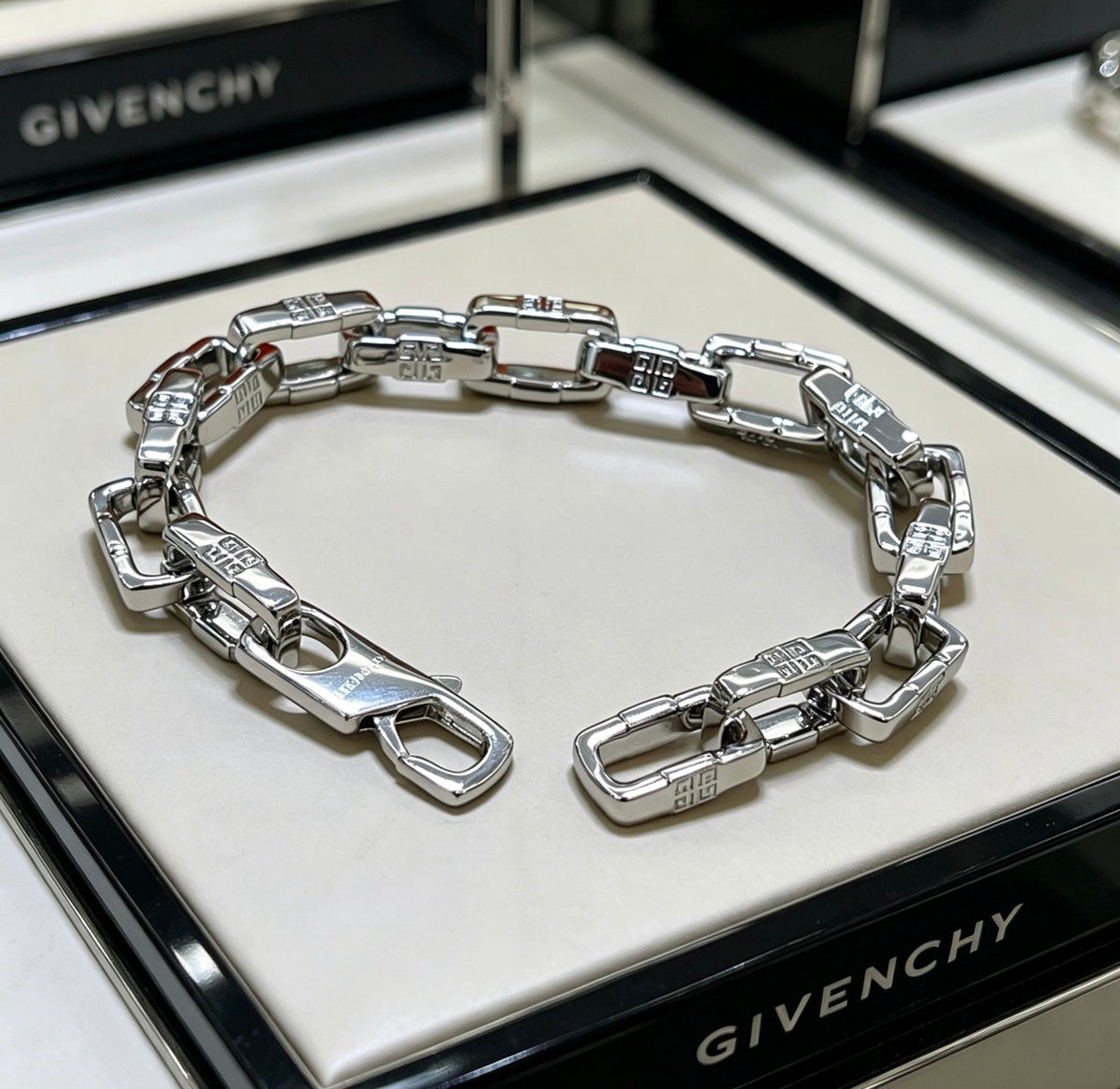 Martin Graham bracelet in polished metal-tone – front product view