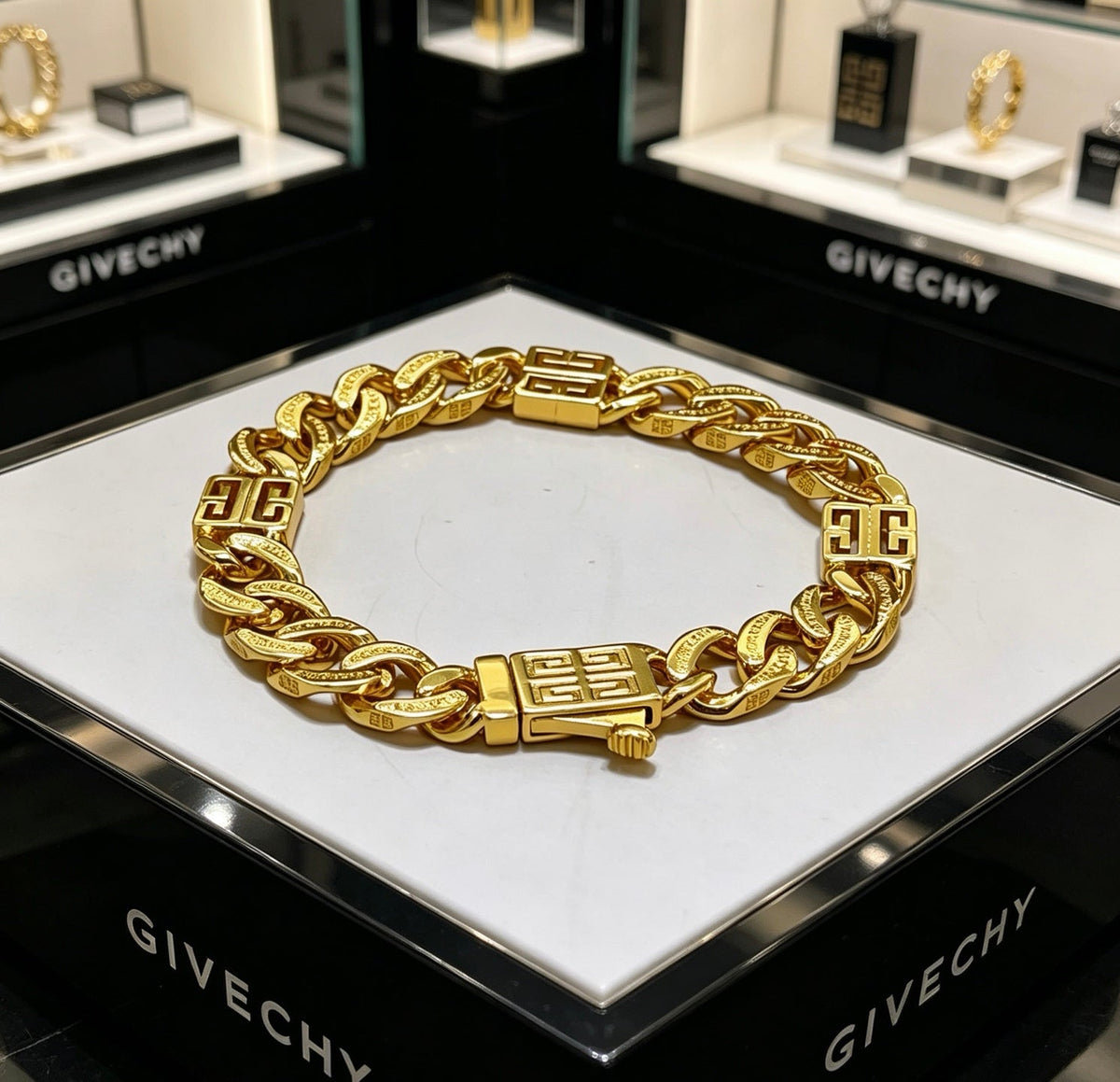 Martin Graham bracelet in polished metal-tone – side detail