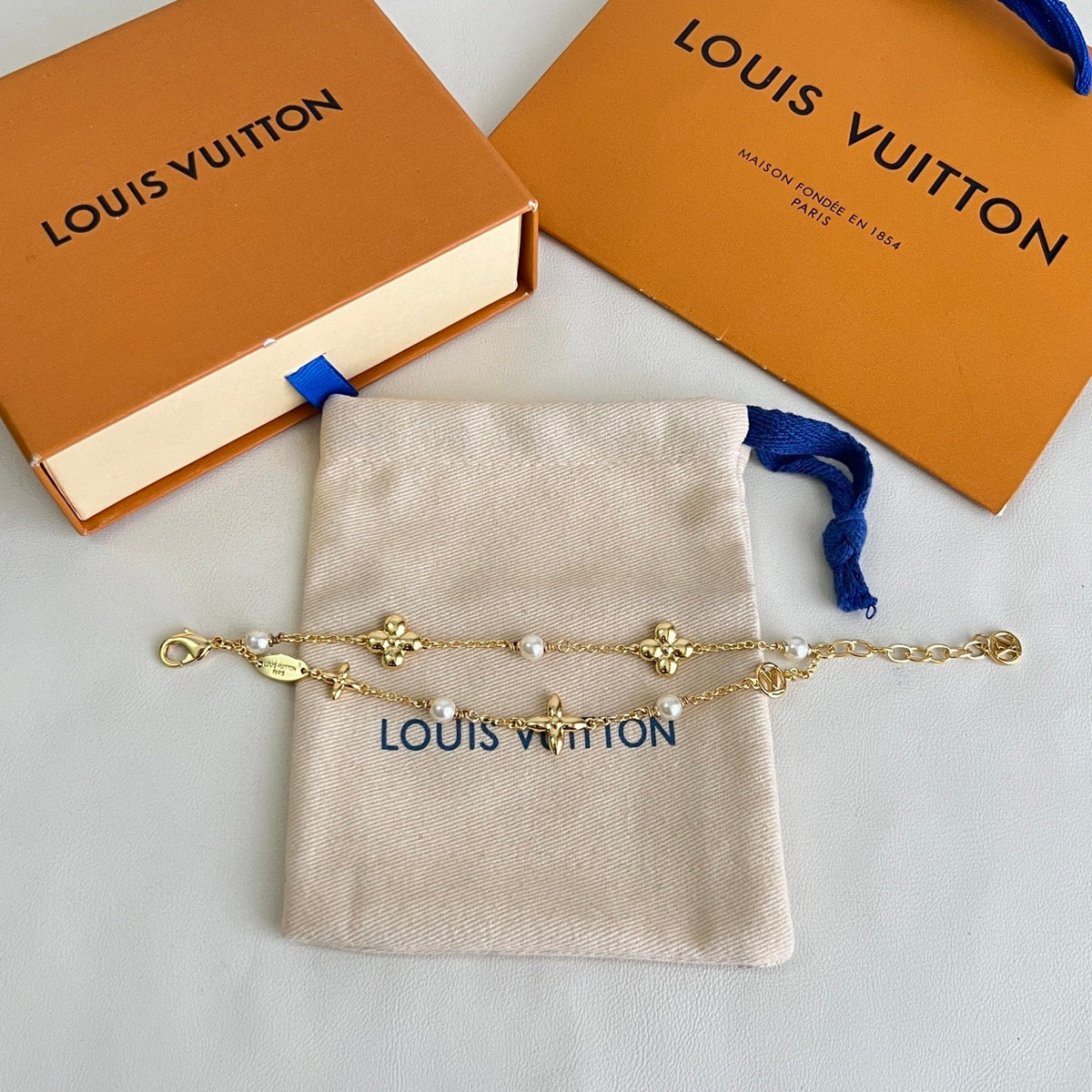 Martin Graham bracelet in polished metal-tone – side detail