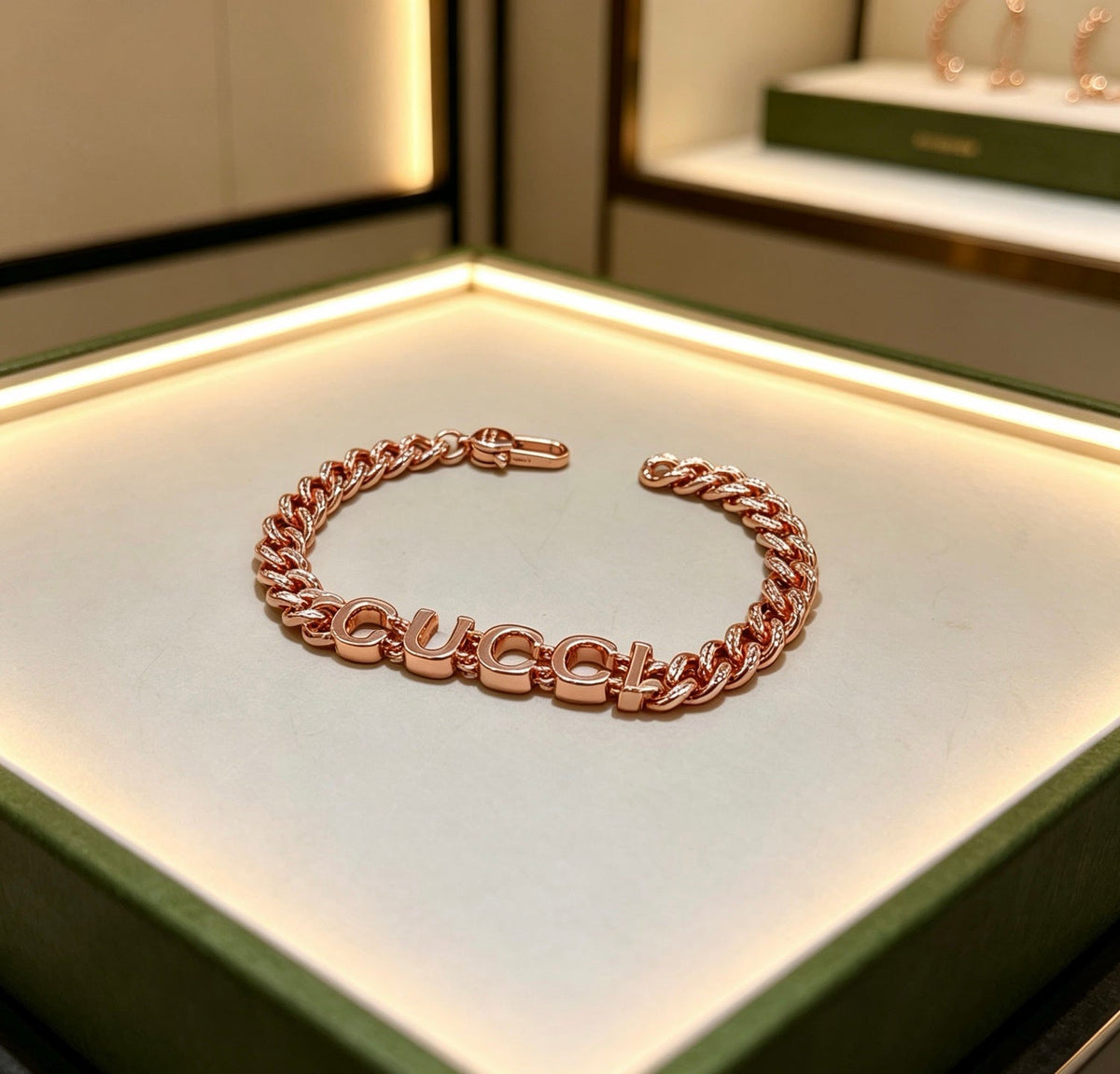 Martin Graham bracelet in polished metal-tone – detail view