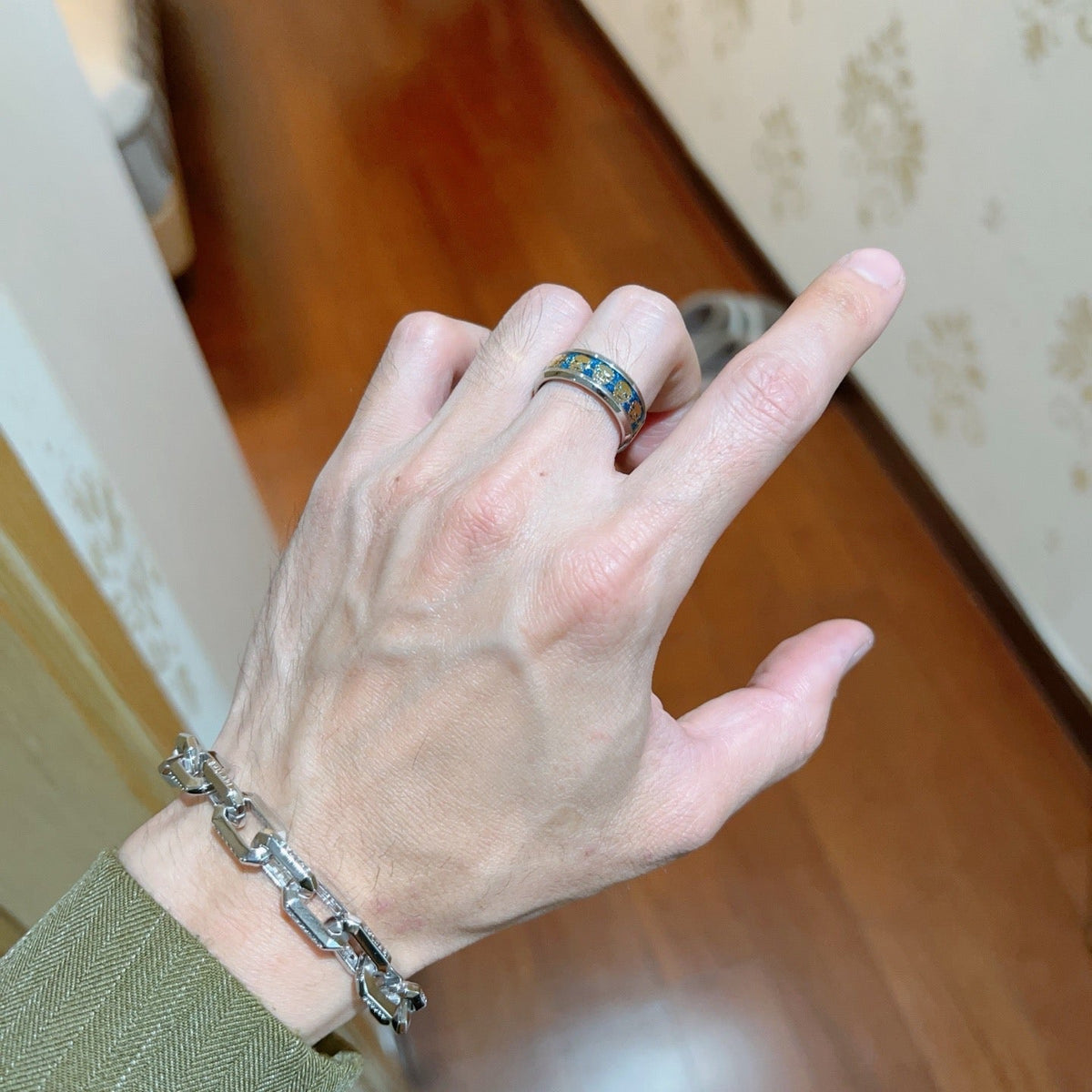 Martin Graham ring in polished metal-tone – detail view