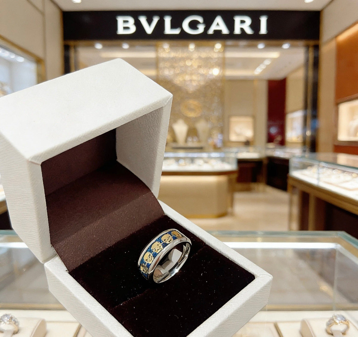Martin Graham ring in polished metal-tone – close-up detail