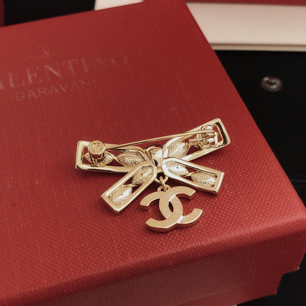 Martin Graham brooch in polished metal-tone – side detail