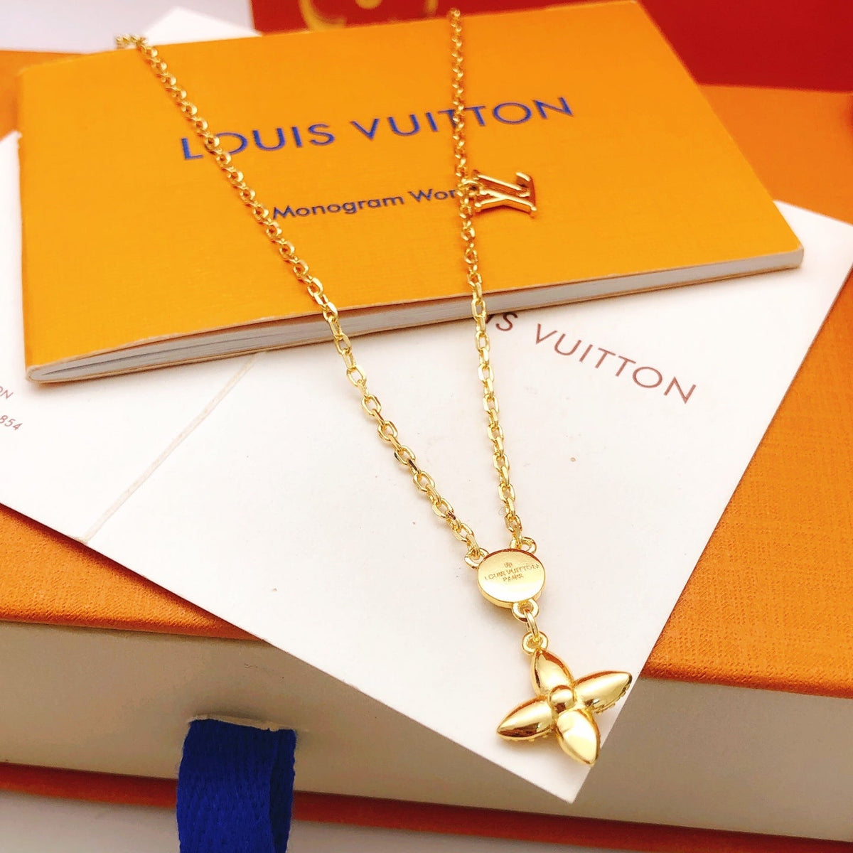 Martin Graham pendant necklace in polished metal-tone – detail view