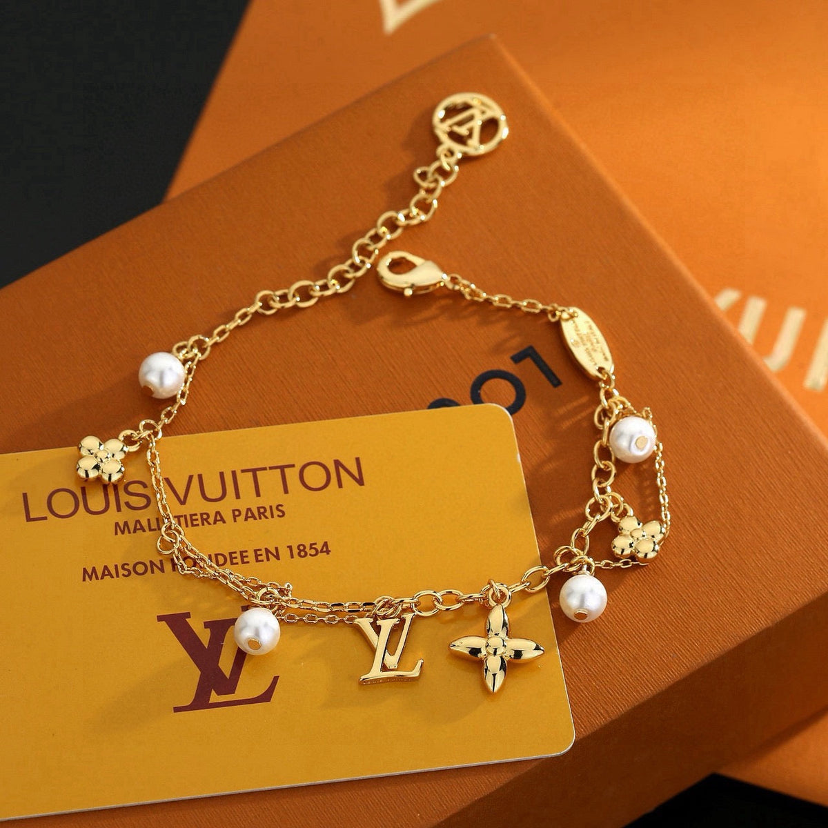 Martin Graham bracelet in polished metal-tone – side detail