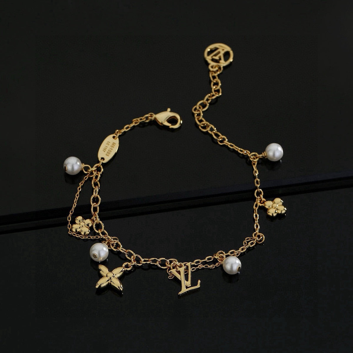 Martin Graham bracelet in polished metal-tone – detail view
