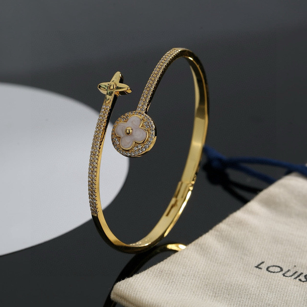 Martin Graham bangle in polished metal-tone – side detail