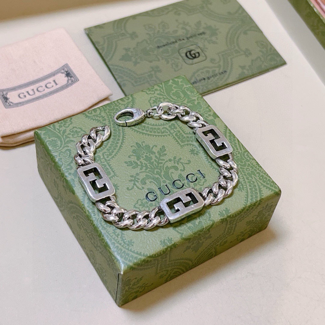 Martin Graham bracelet in polished metal-tone – close-up detail