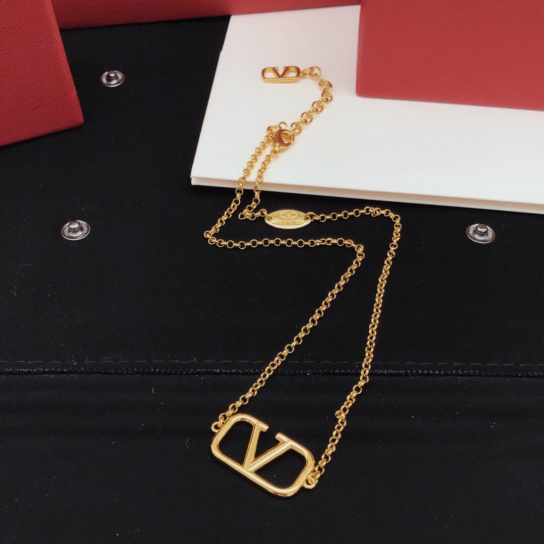 Martin Graham pendant necklace in polished metal-tone – detail view