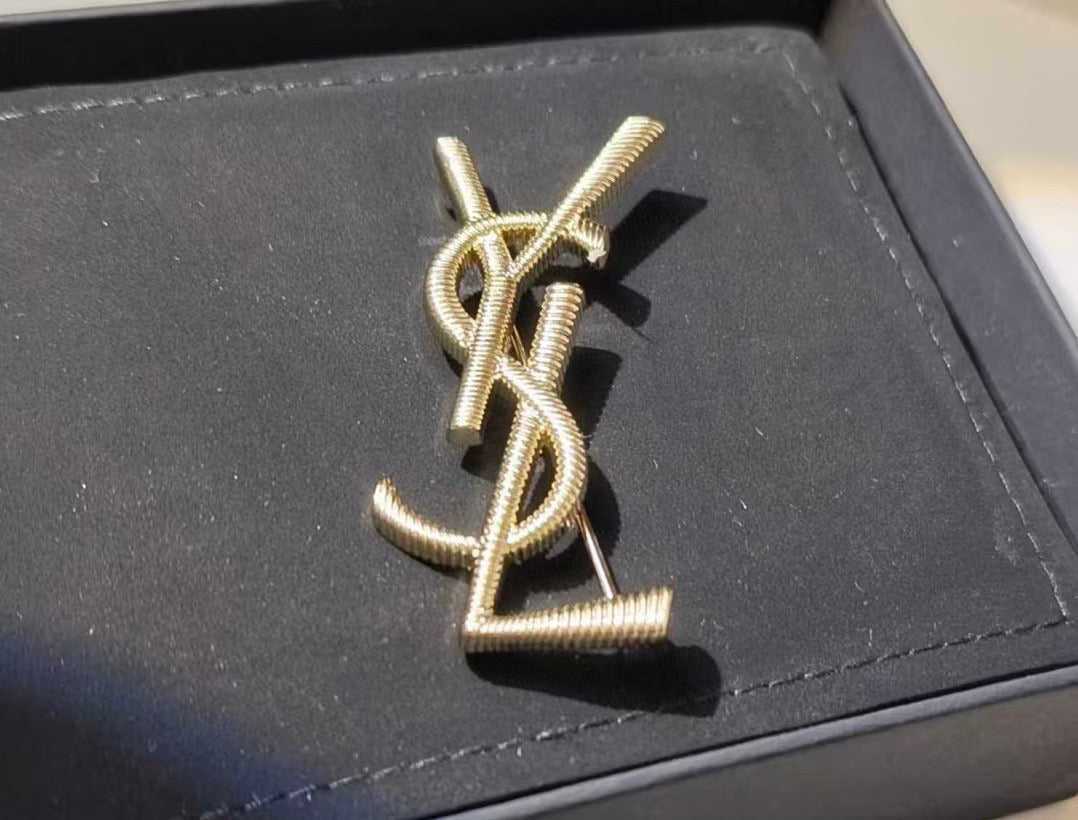 Martin Graham brooch in polished metal-tone – detail view