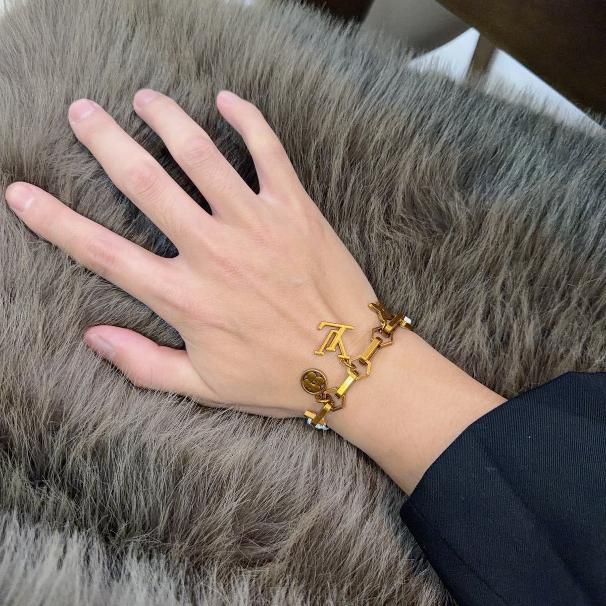 Martin Graham bracelet in polished metal-tone – detail view