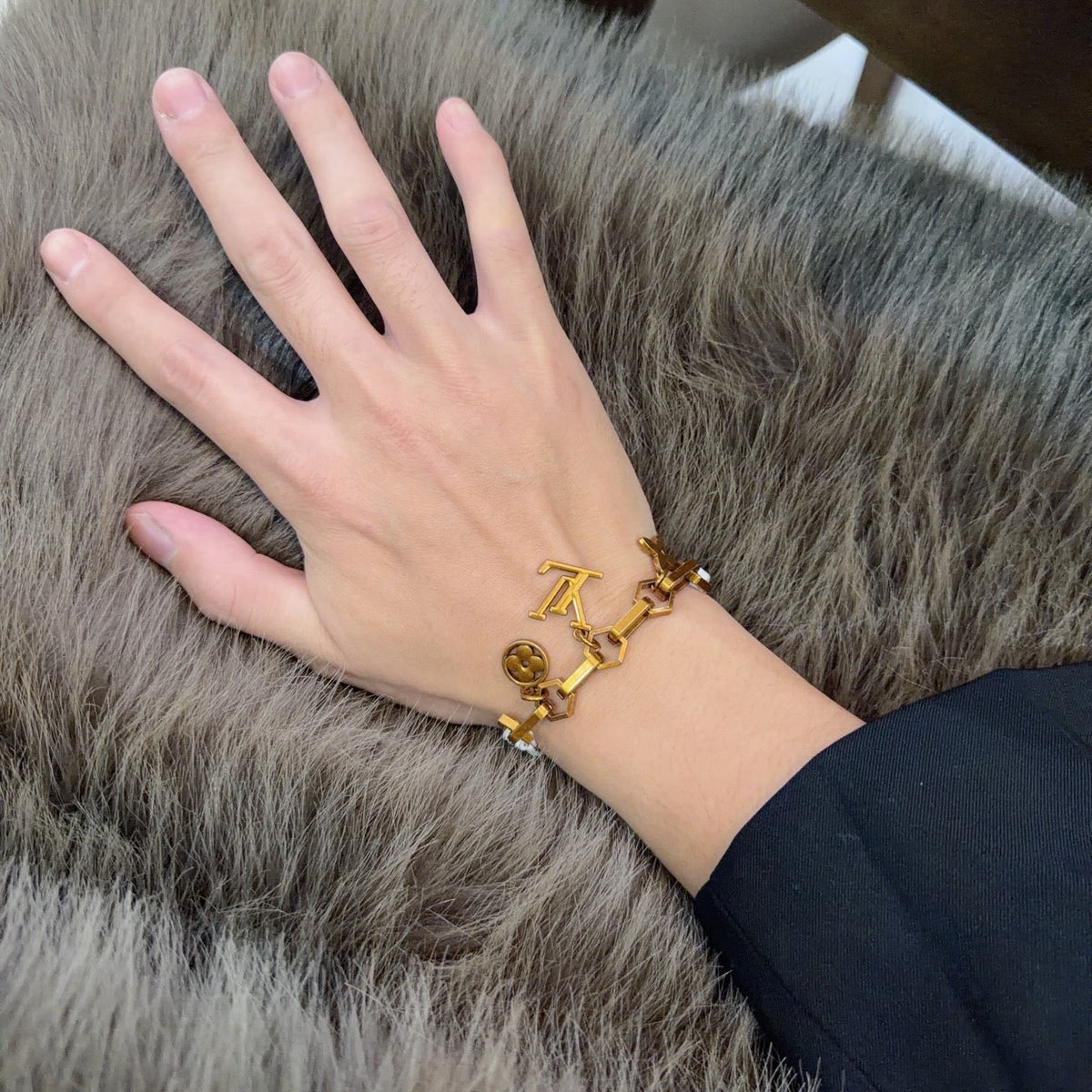 Martin Graham bracelet in polished metal-tone – side detail