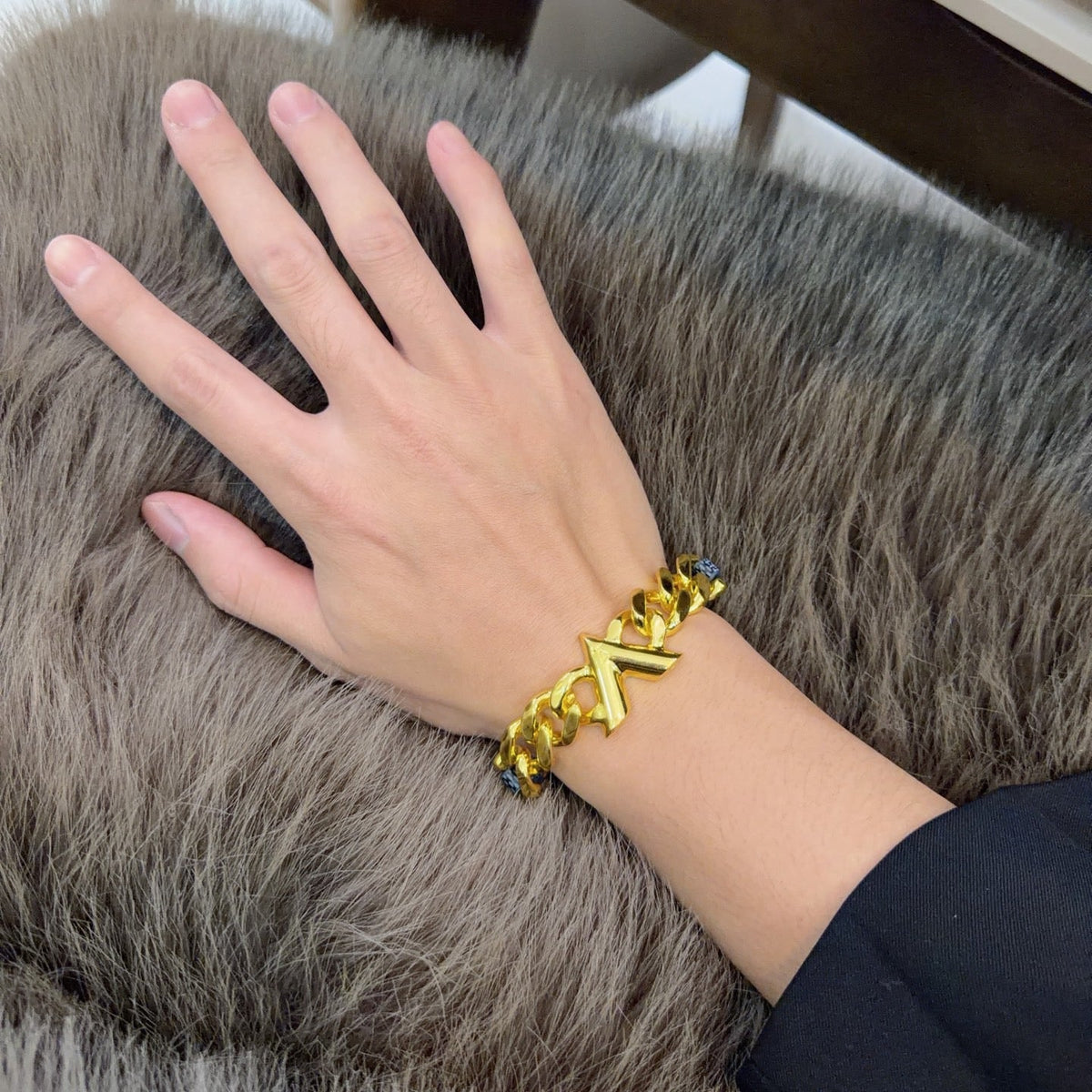 Martin Graham bracelet in polished metal-tone – side detail