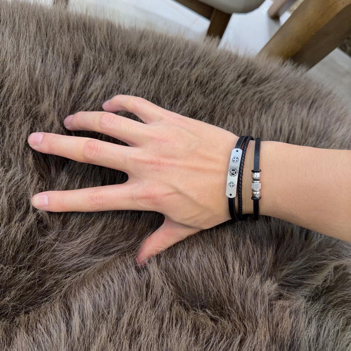 Martin Graham bangle in polished metal-tone – detail view