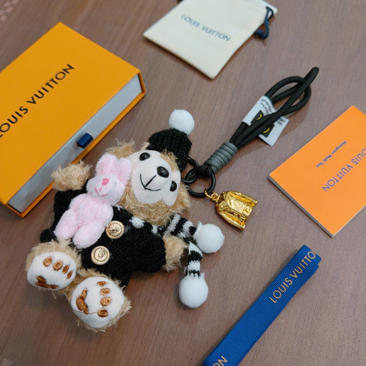 Martin Graham keychain in polished metal-tone – detail view