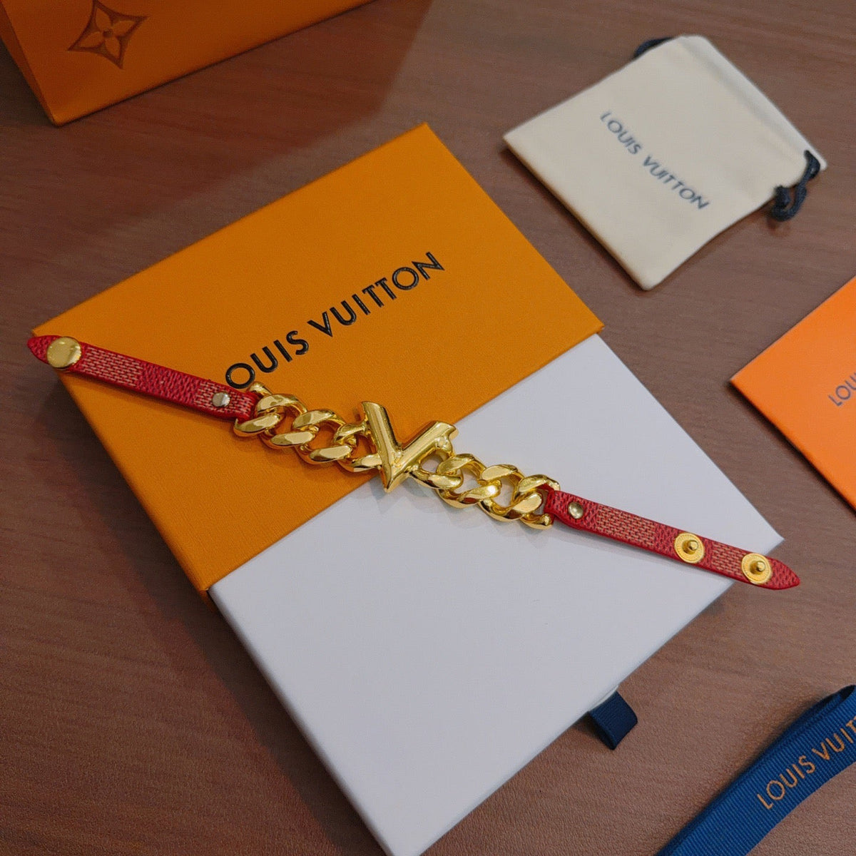 Martin Graham bracelet in polished metal-tone – front product view