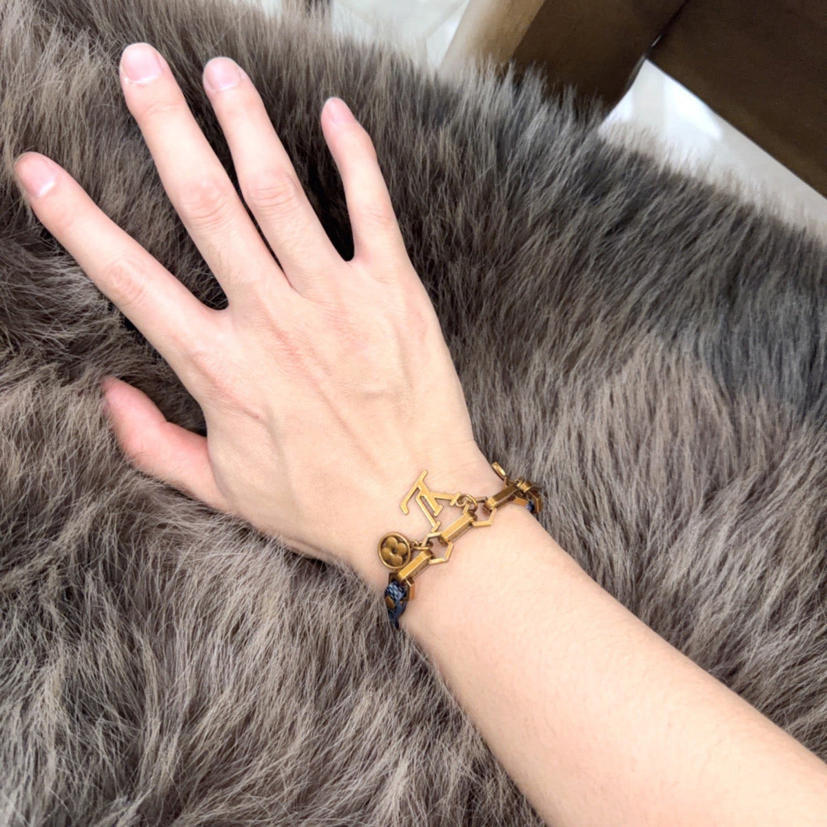 Martin Graham bracelet in polished metal-tone – detail view