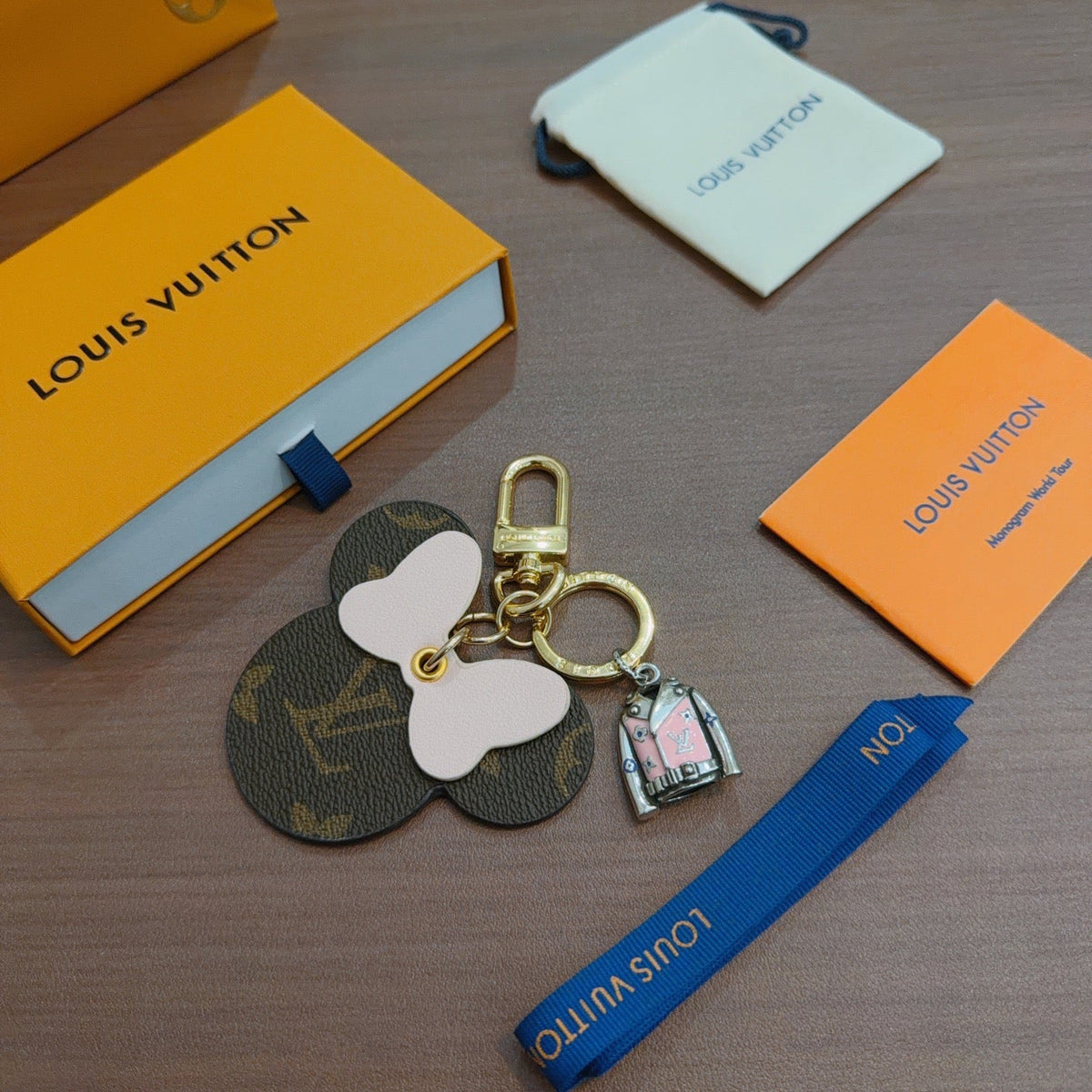 Martin Graham keychain in polished metal-tone – detail view
