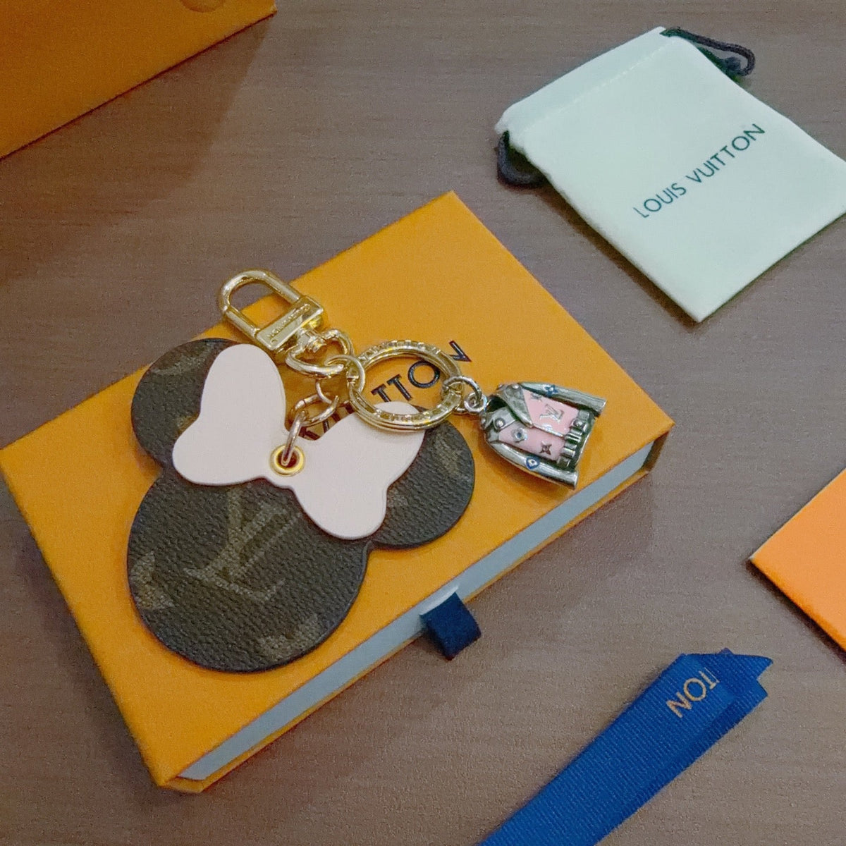 Martin Graham keychain in polished metal-tone – close-up detail