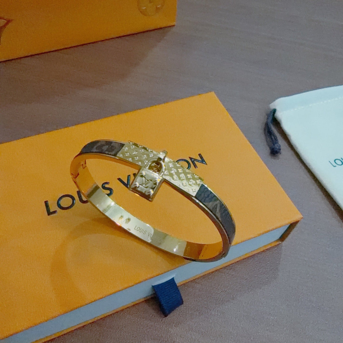 Martin Graham bangle in polished metal-tone – detail view