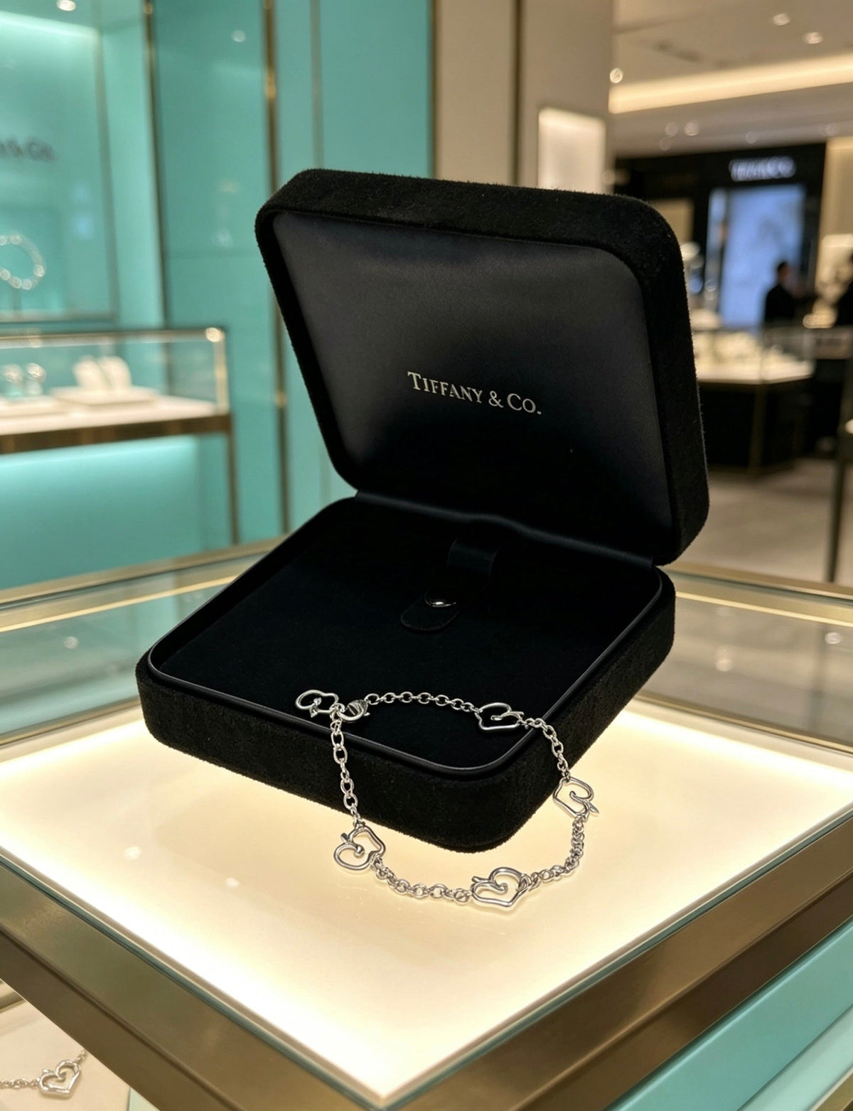 Martin Graham bracelet in polished metal-tone – detail view
