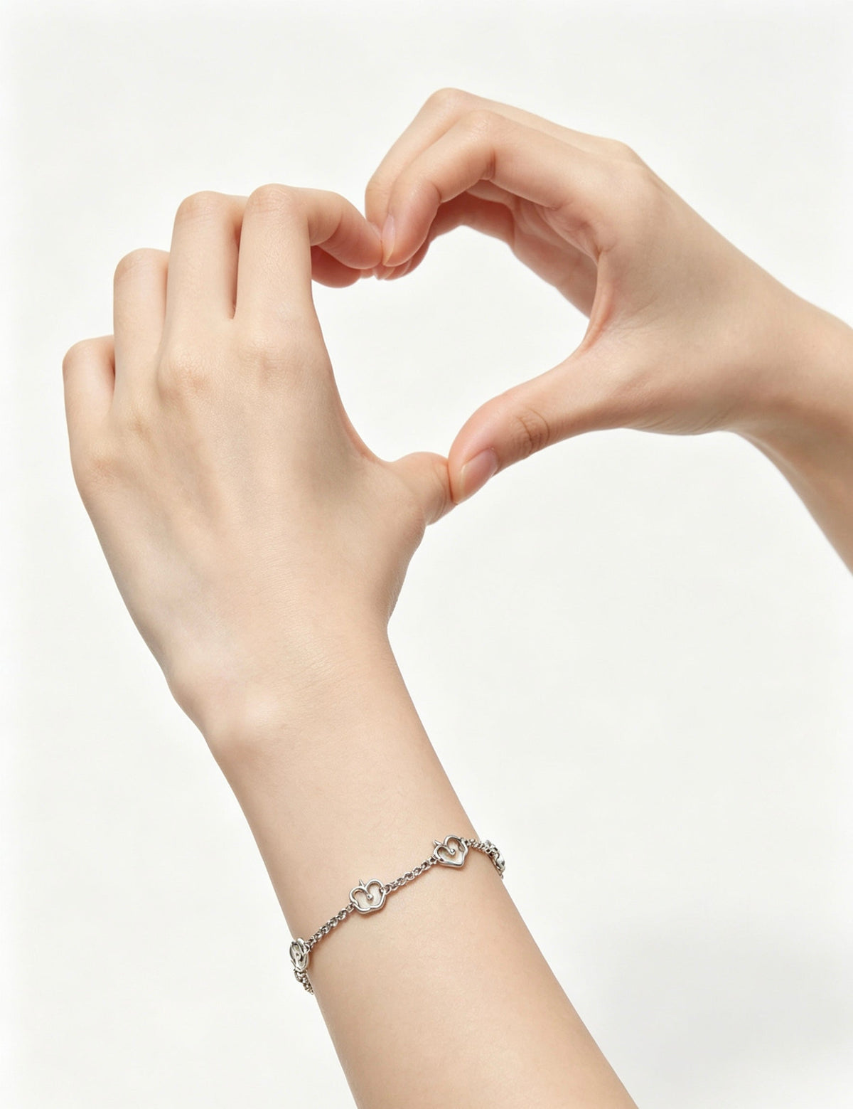Martin Graham bracelet in polished metal-tone – close-up detail