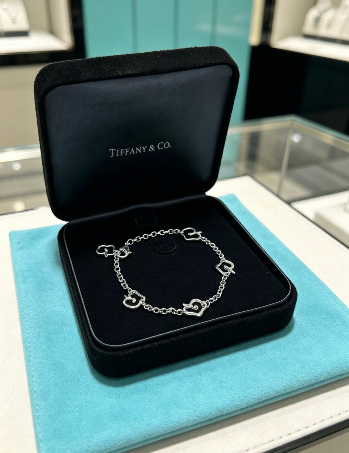 Martin Graham bracelet in polished metal-tone – close-up detail