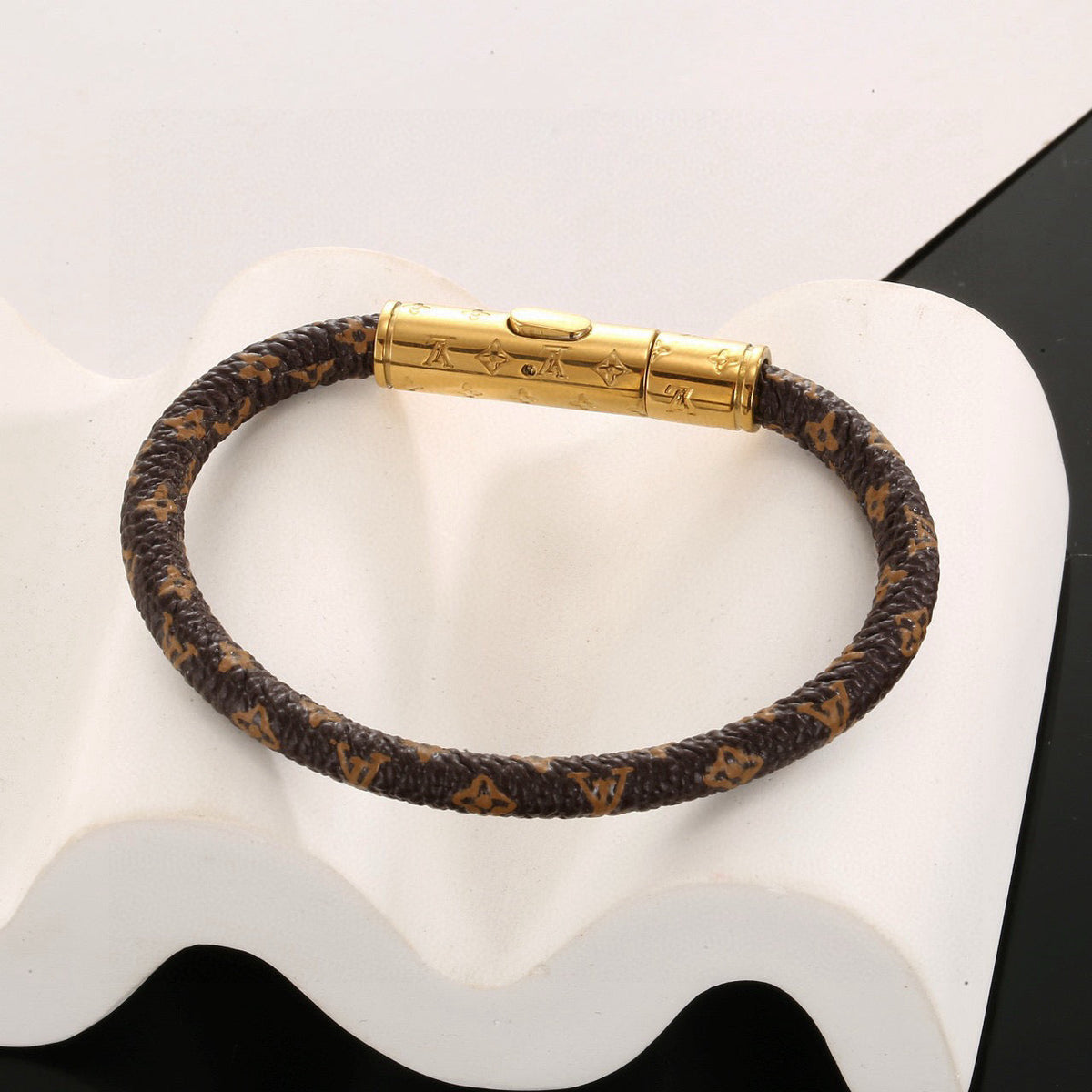 Martin Graham bracelet in polished metal-tone – close-up detail