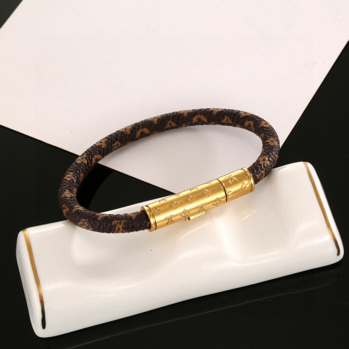 Martin Graham bracelet in polished metal-tone – detail view