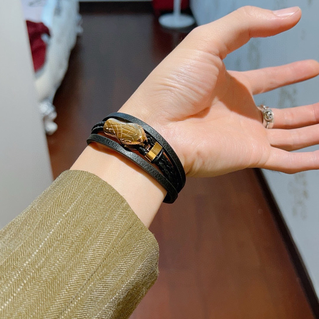 Martin Graham bangle in polished metal-tone – side detail
