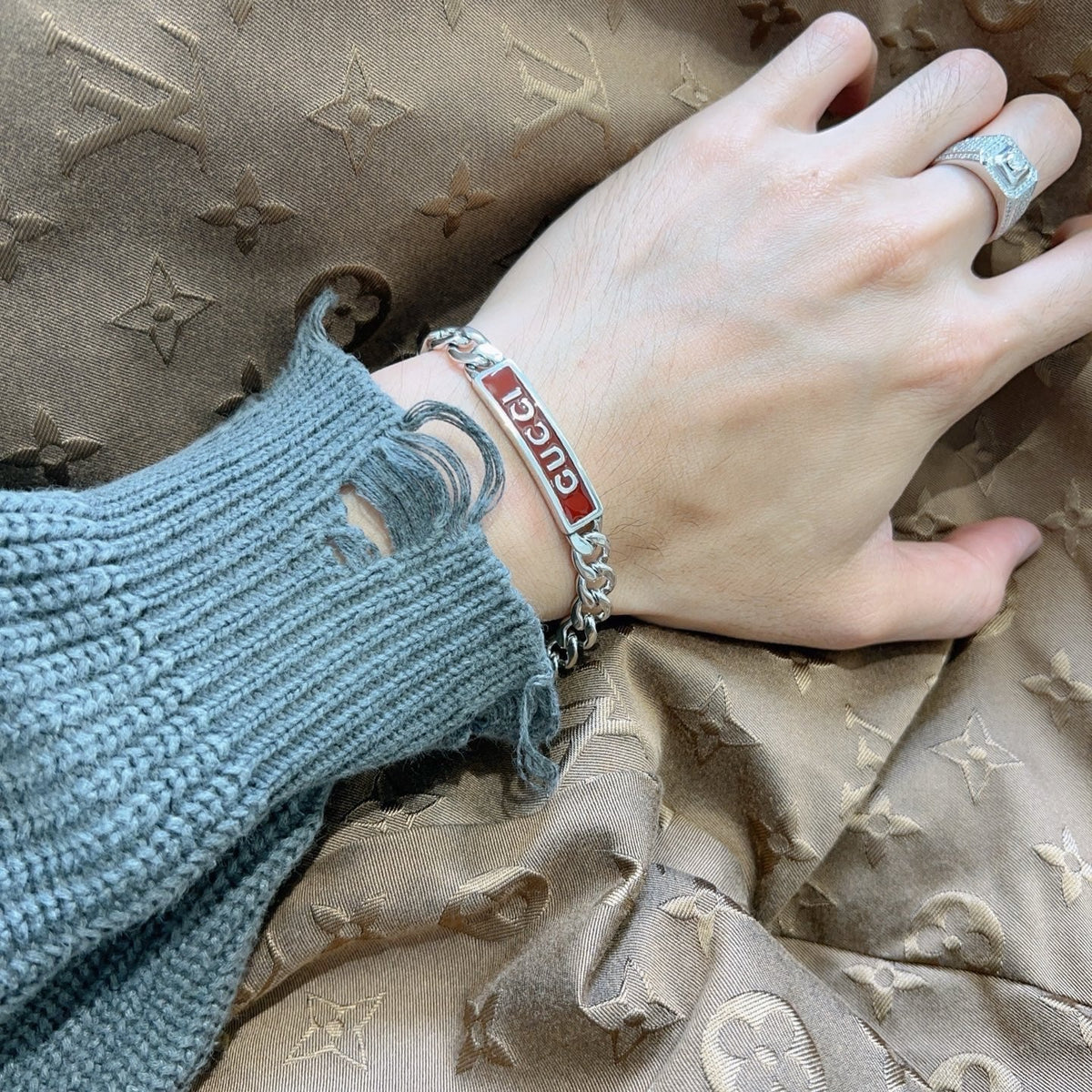 Martin Graham bracelet in polished metal-tone – detail view
