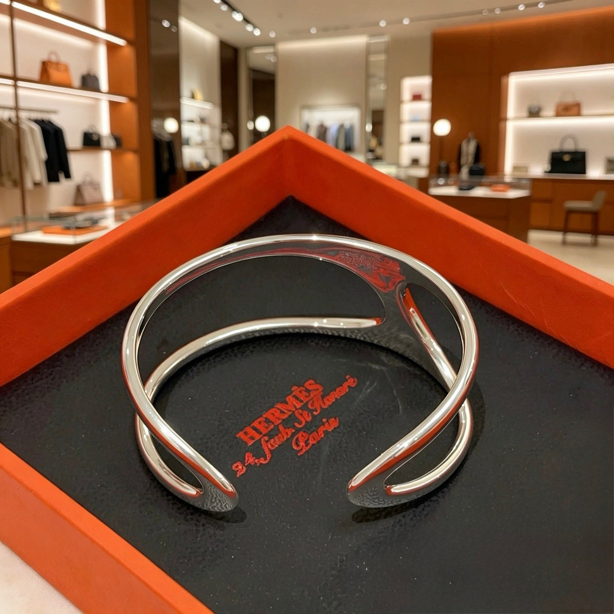 Martin Graham bangle in polished metal-tone – detail view