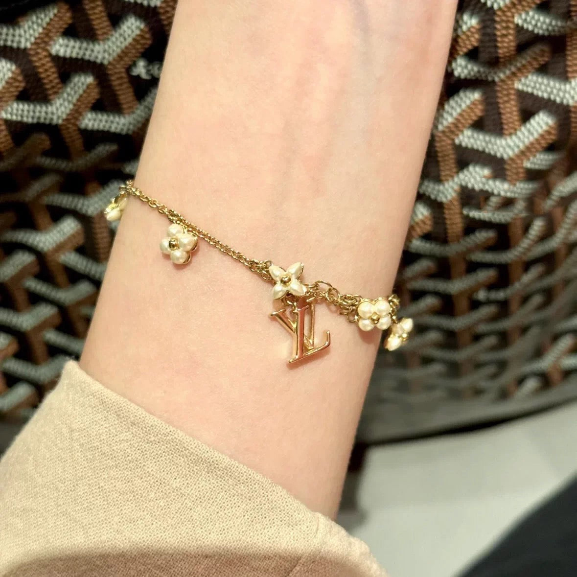 Martin Graham bracelet in polished metal-tone – detail view
