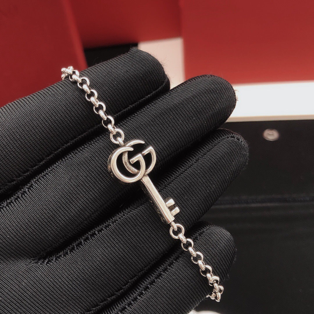 Martin Graham bracelet in polished metal-tone – side detail