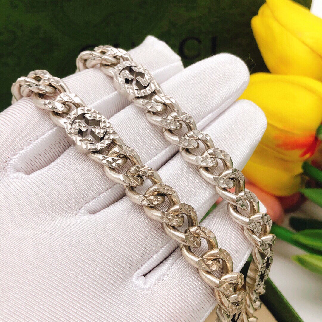 Martin Graham bracelet in polished metal-tone – detail view