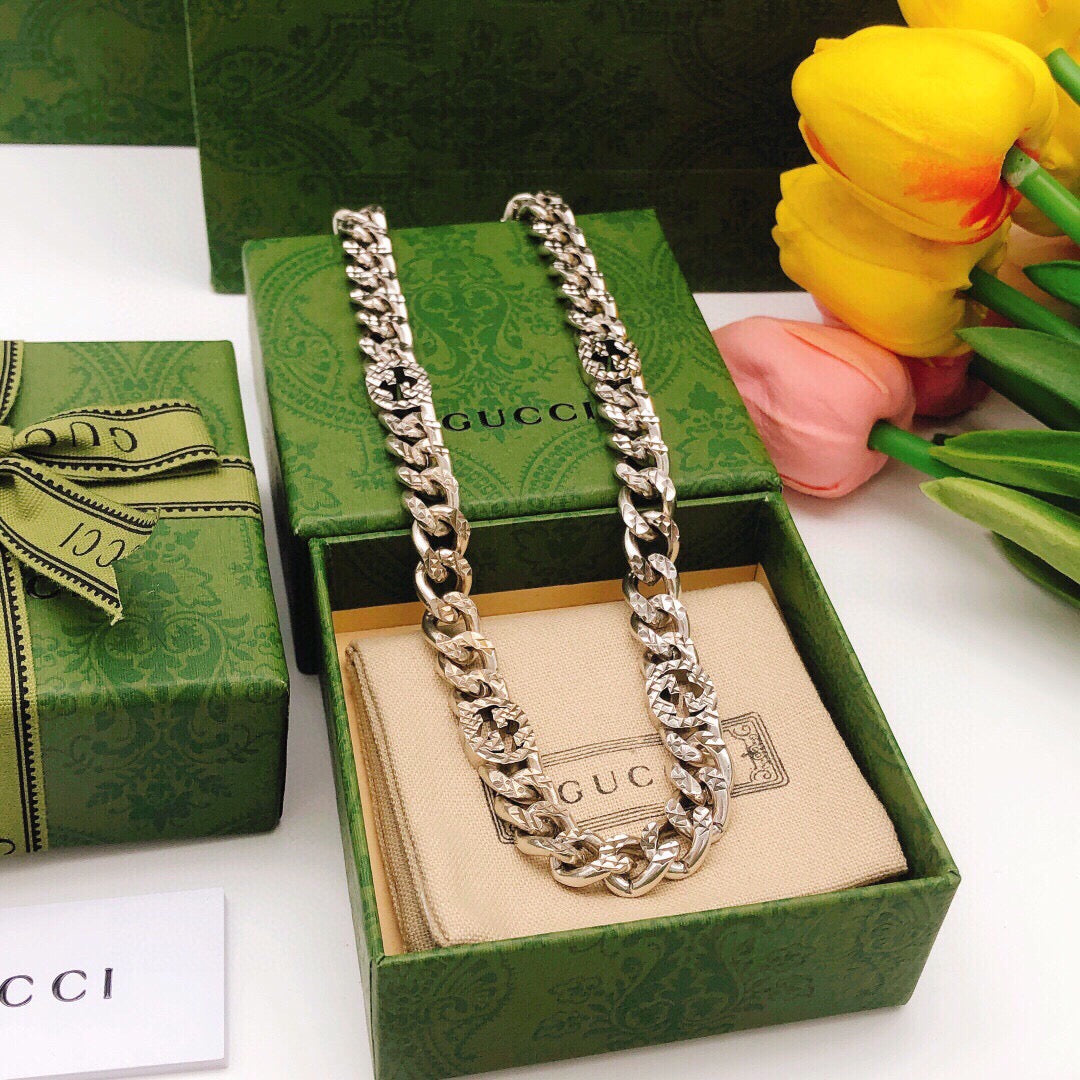 Martin Graham bracelet in polished metal-tone – close-up detail
