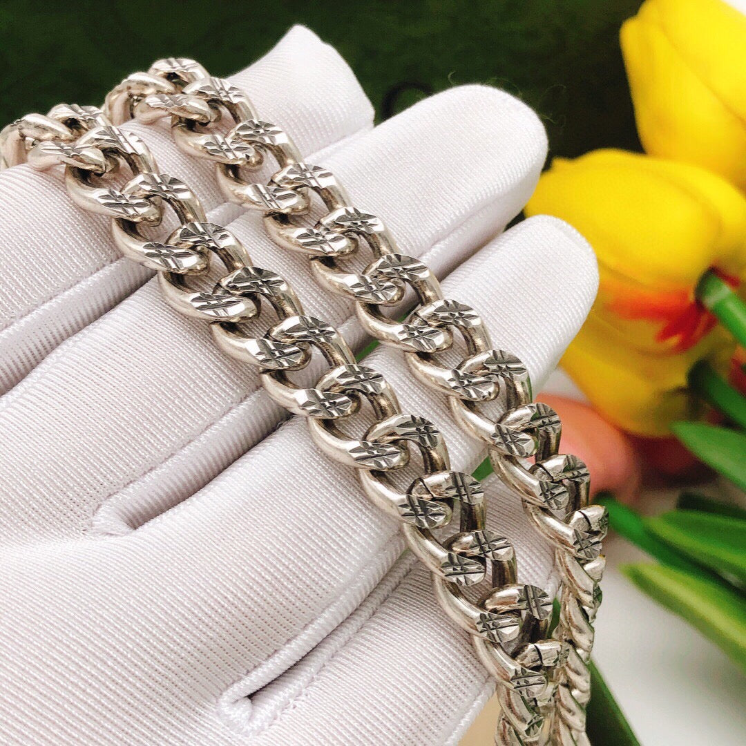Martin Graham bracelet in polished metal-tone – close-up detail