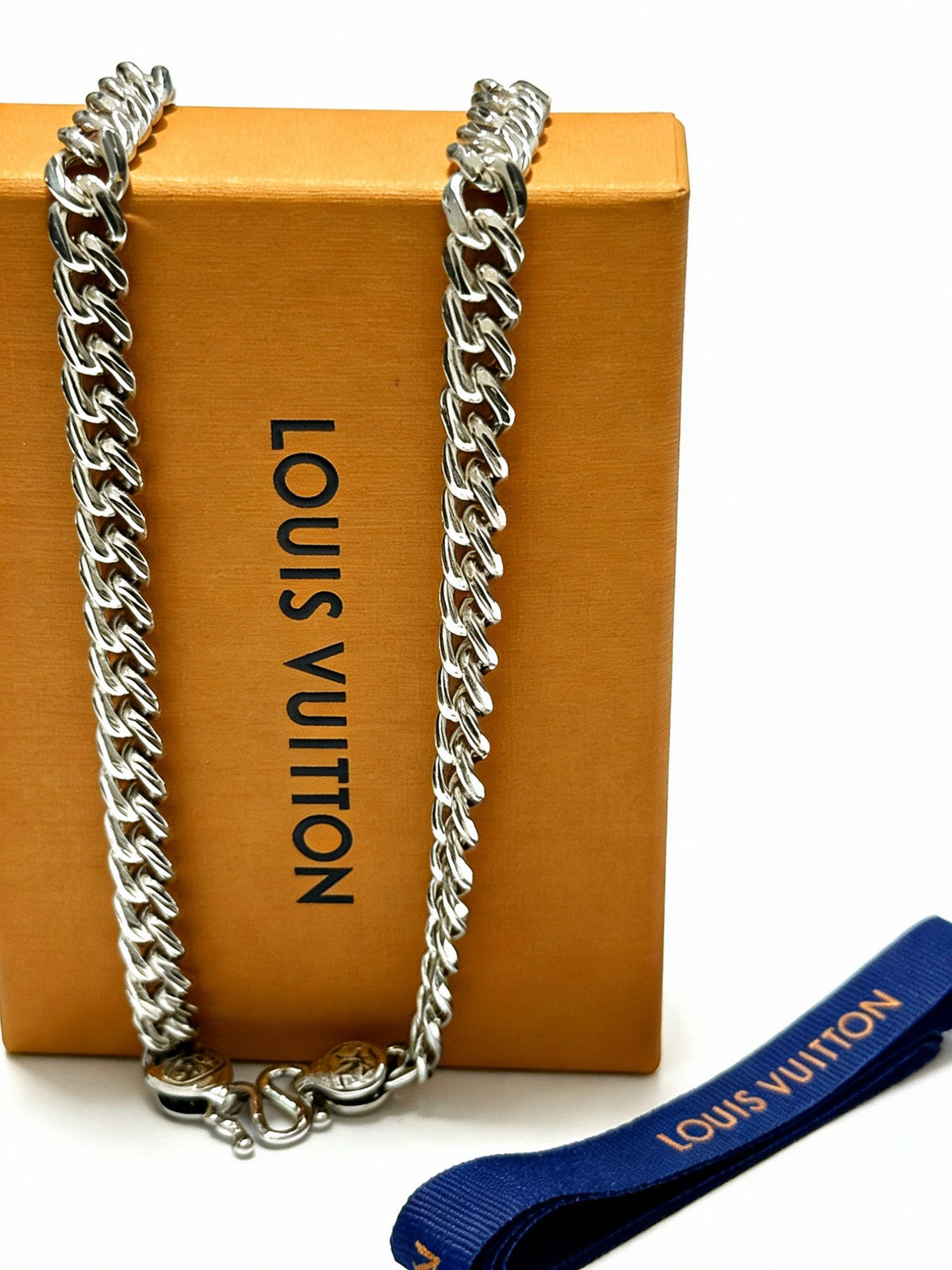 Martin Graham pendant necklace in polished metal-tone – detail view