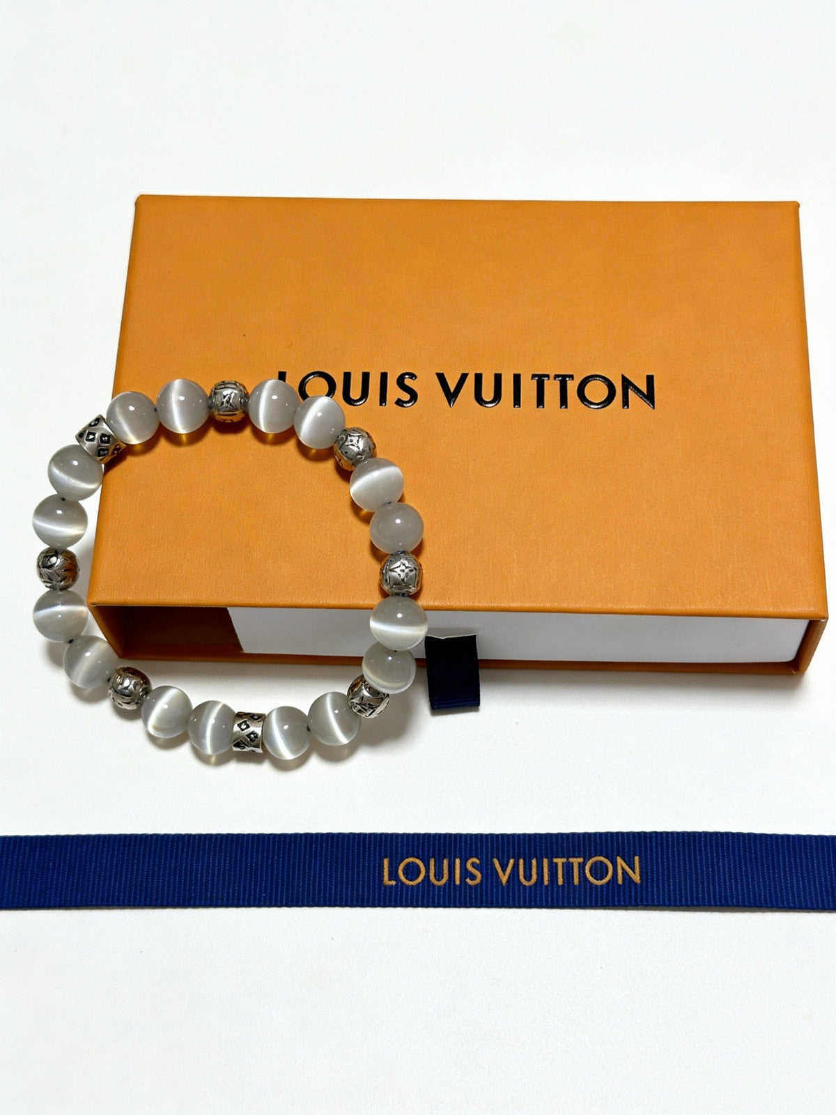 Martin Graham bracelet in polished metal-tone – detail view