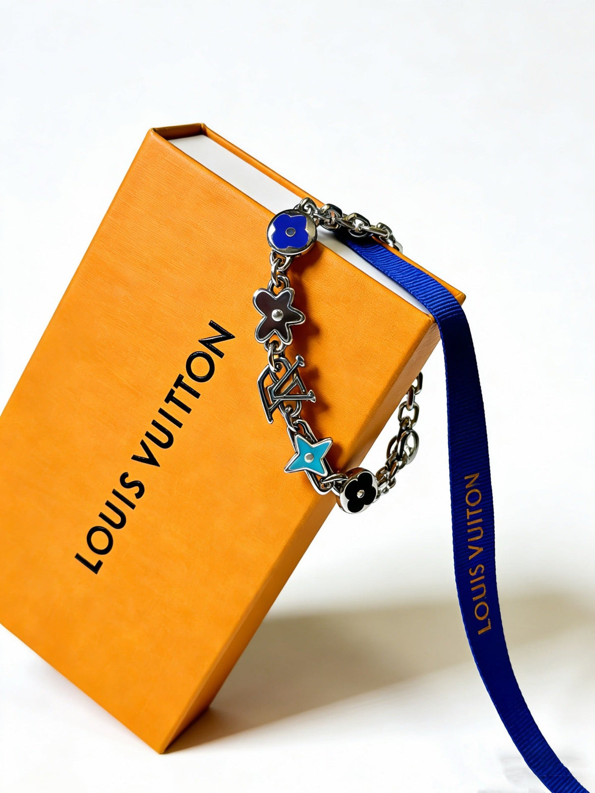 Martin Graham bracelet in polished metal-tone – close-up detail