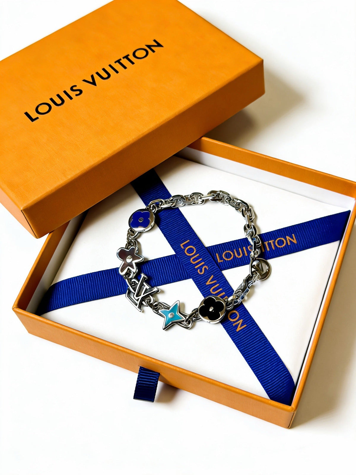 Martin Graham bracelet in polished metal-tone – detail view