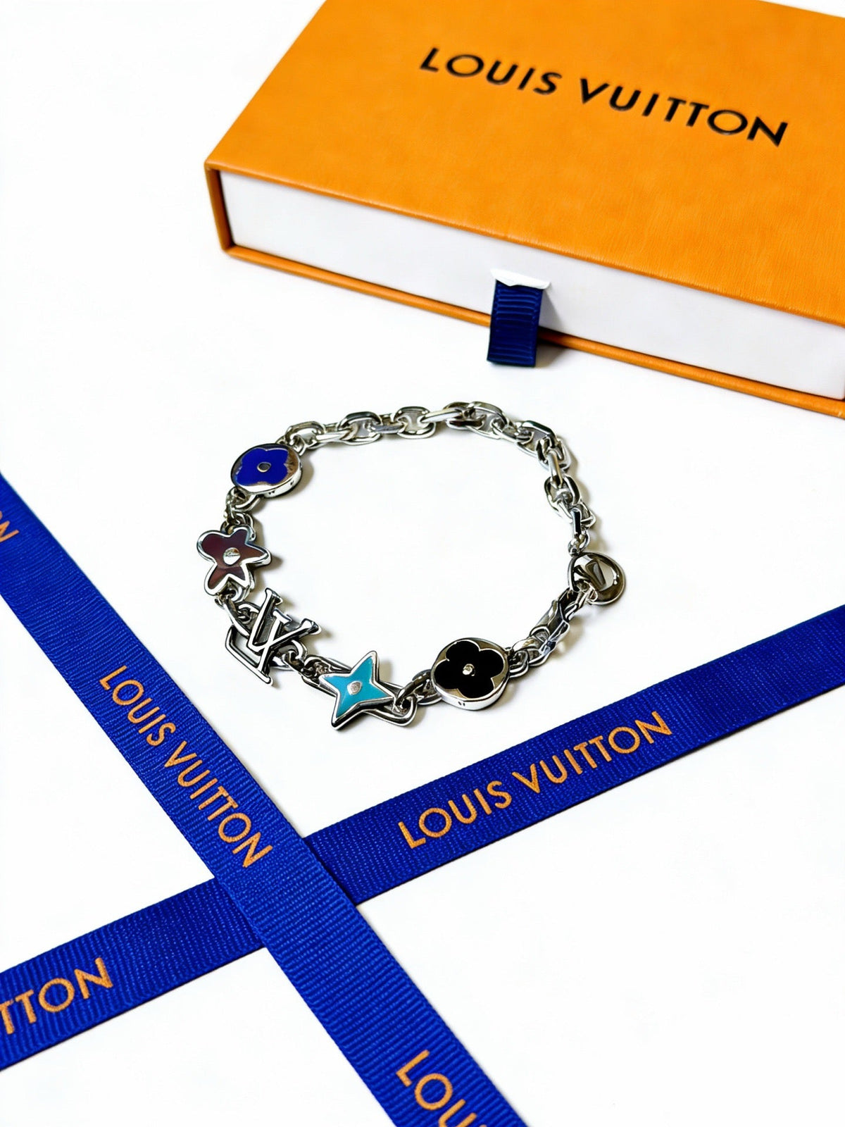 Martin Graham bracelet in polished metal-tone – side detail