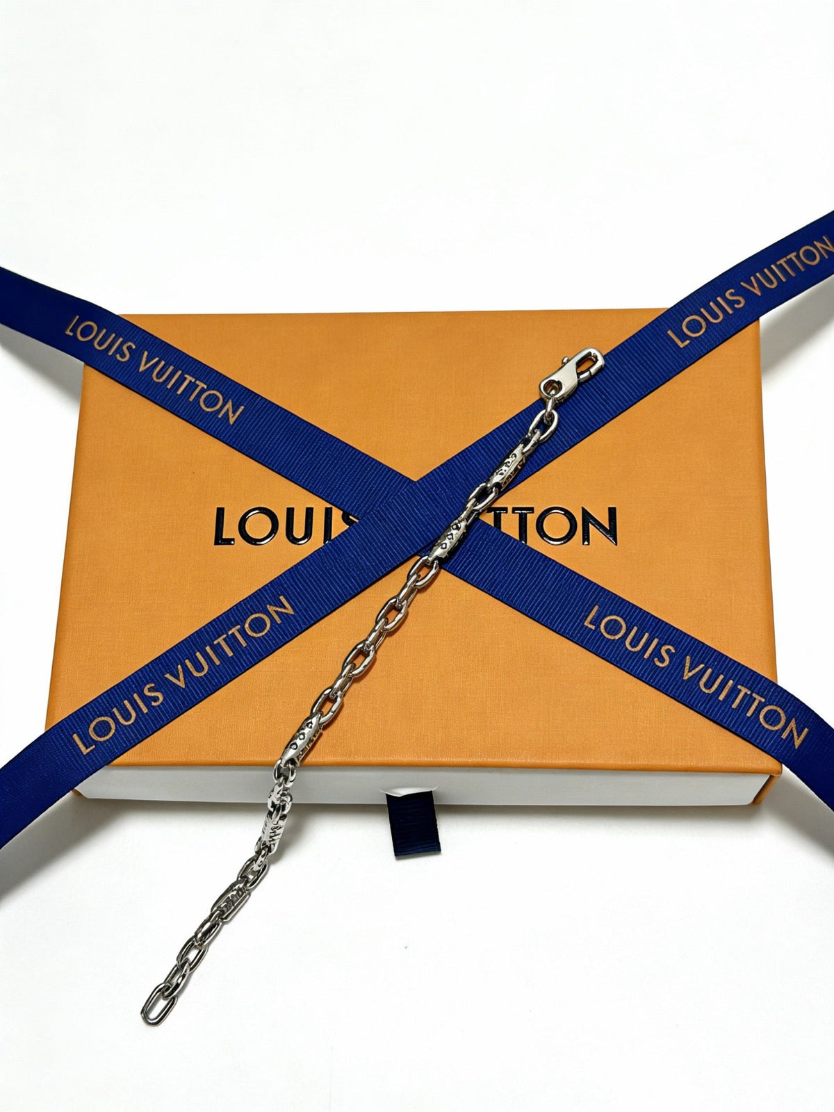 Martin Graham bracelet in polished metal-tone – close-up detail