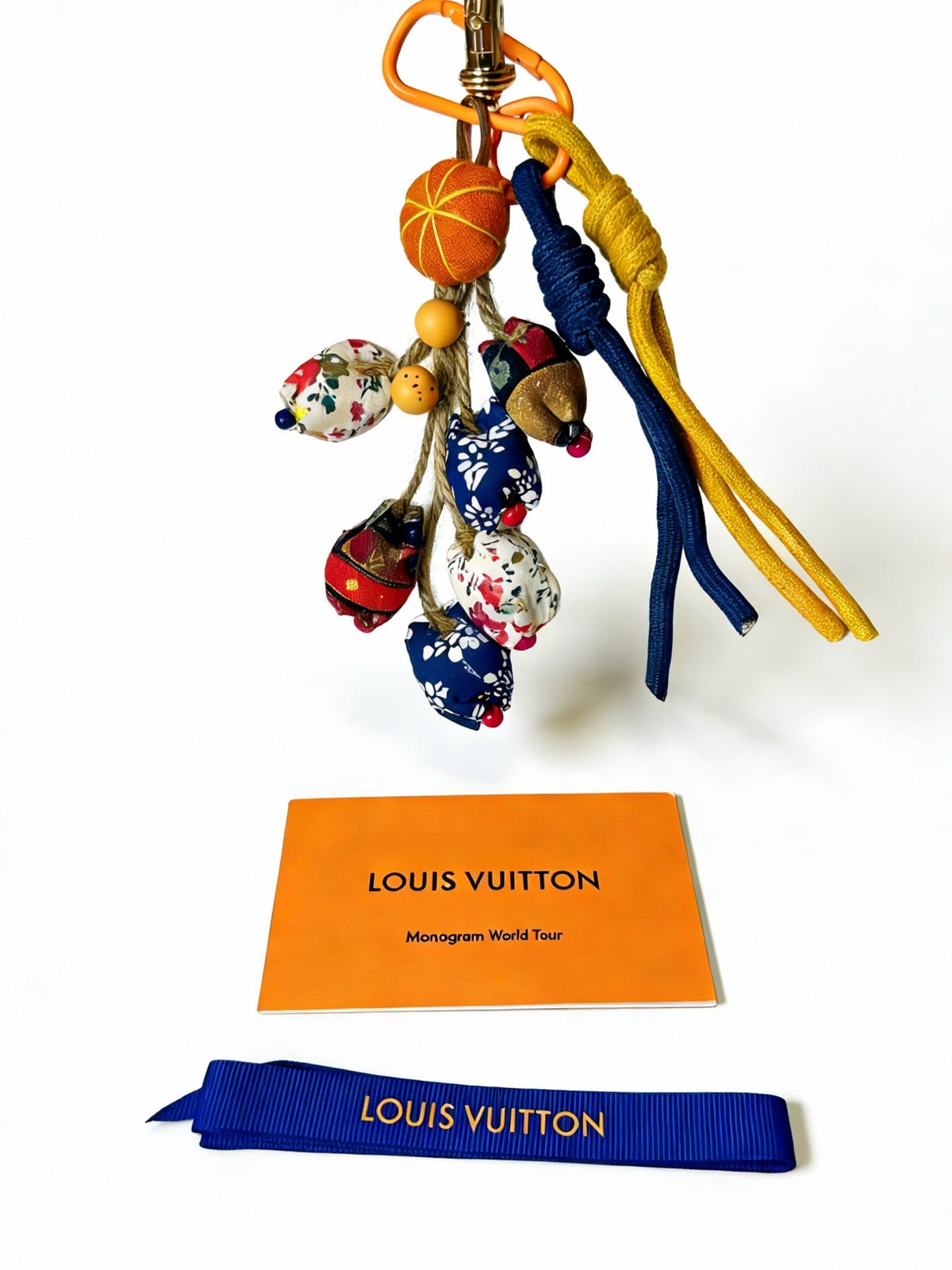 Martin Graham keychain in polished metal-tone – side detail