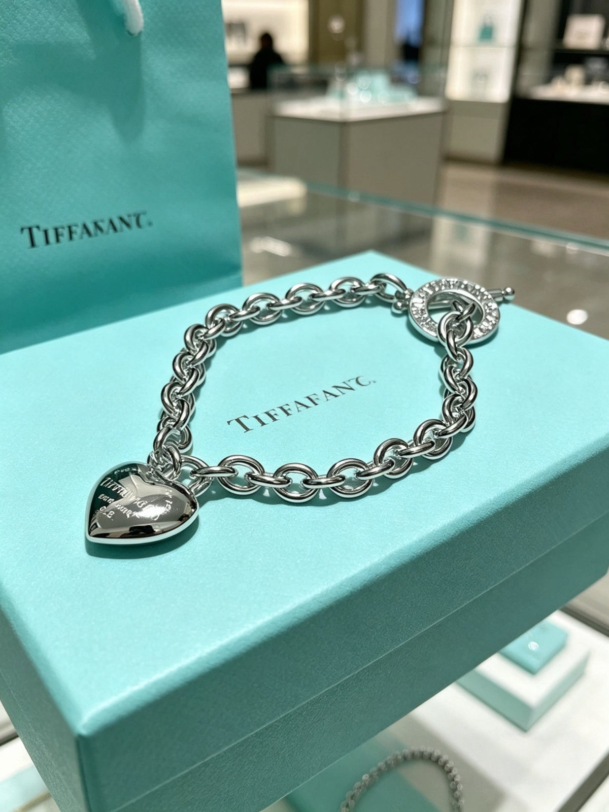 Martin Graham bracelet in polished metal-tone – side detail