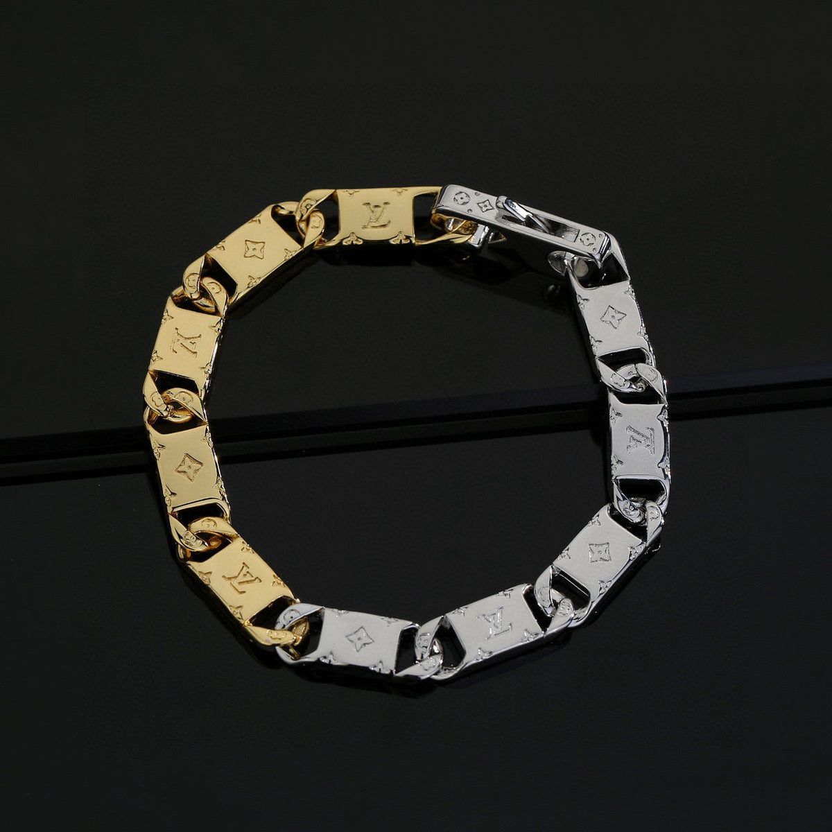 Martin Graham bracelet in polished metal-tone – side detail