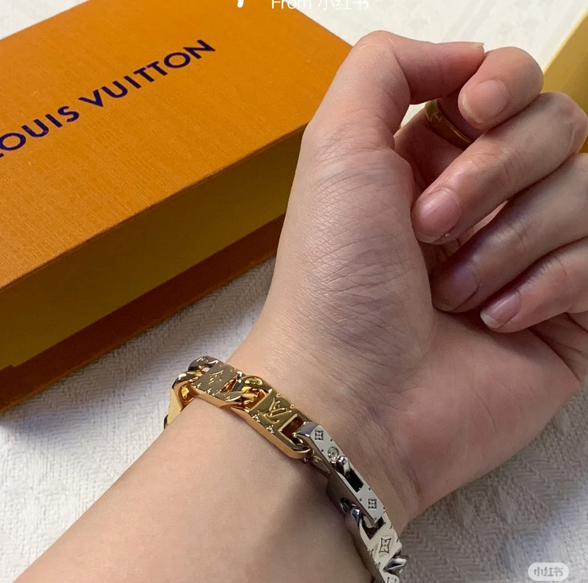 Martin Graham bracelet in polished metal-tone – close-up detail