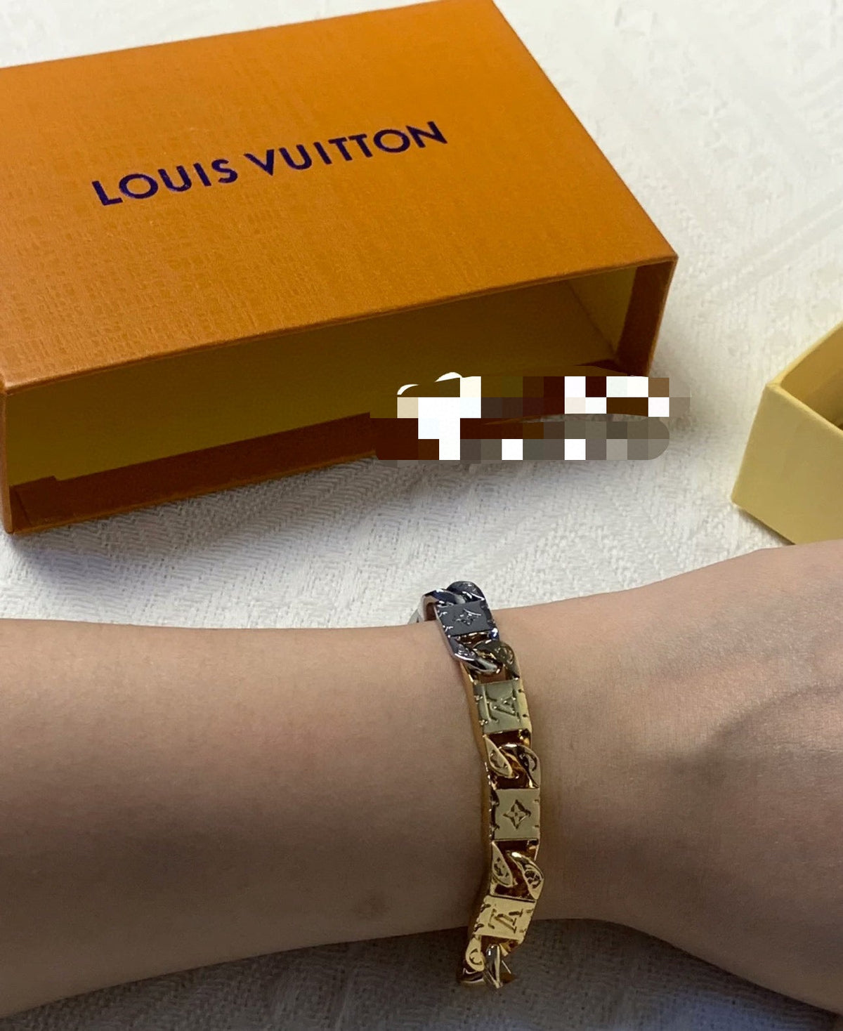 Martin Graham bracelet in polished metal-tone – detail view